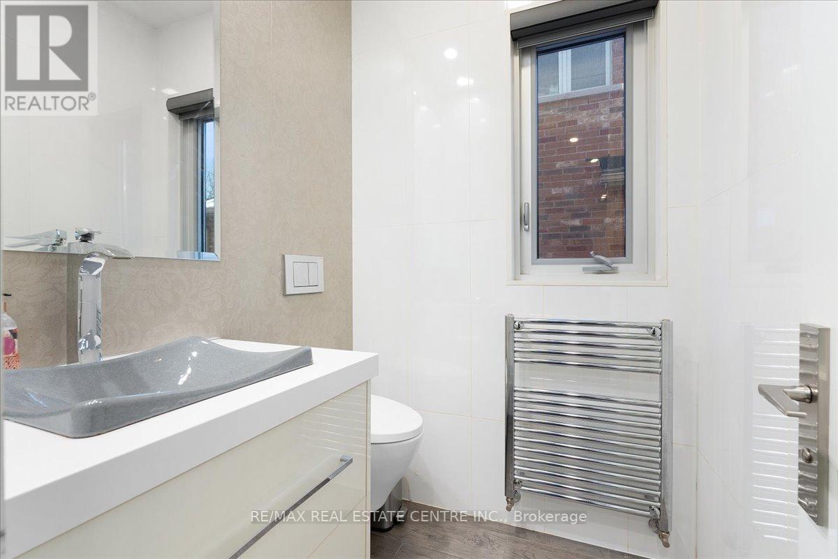 64 Aviemore Drive, Toronto, Ontario  M9L 2L7 - Photo 20 - W12829678