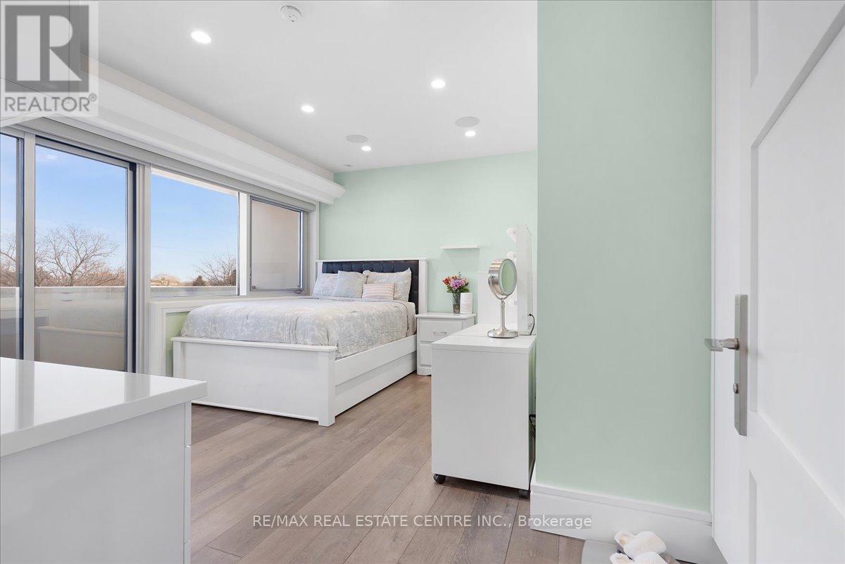 64 Aviemore Drive, Toronto, Ontario  M9L 2L7 - Photo 29 - W12829678