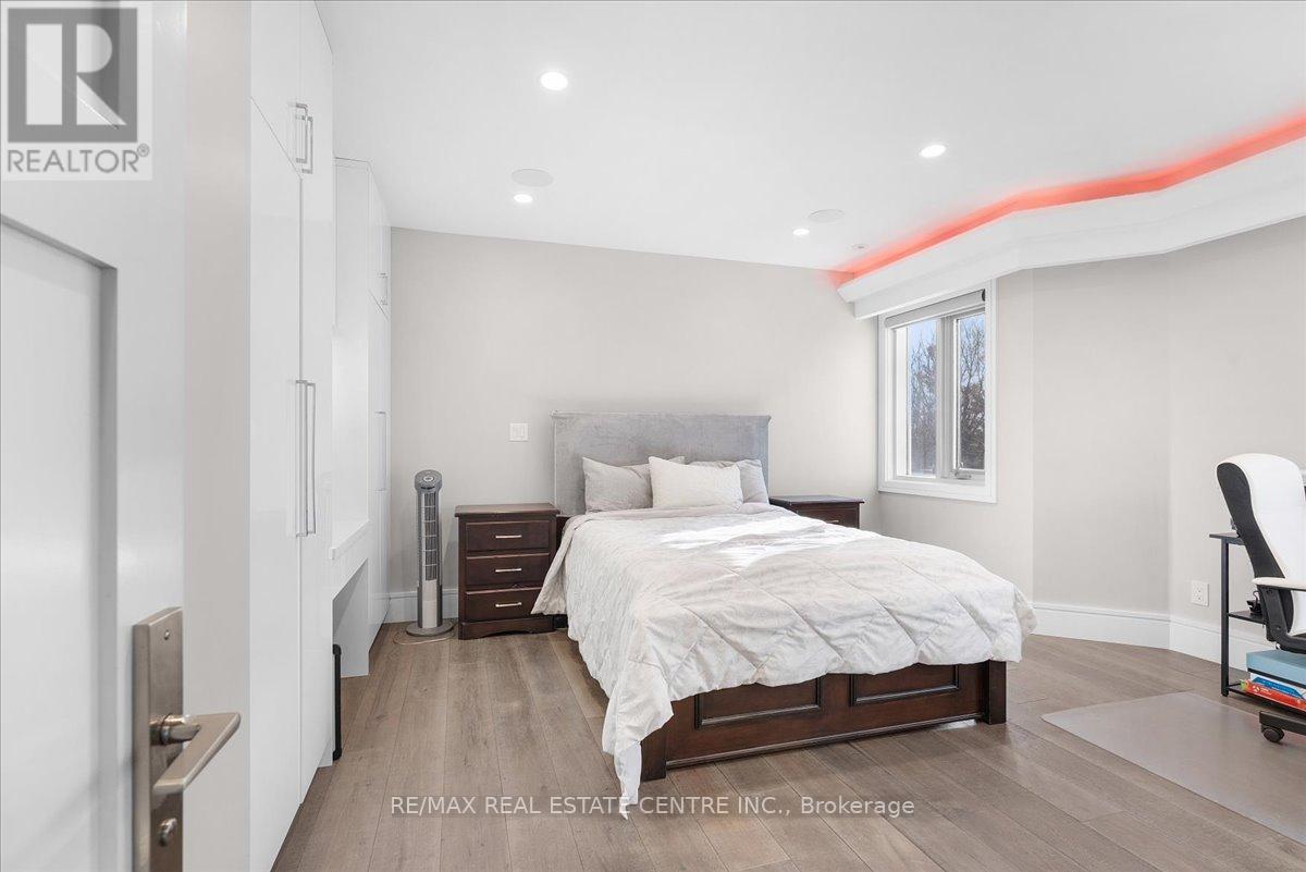 64 Aviemore Drive, Toronto, Ontario  M9L 2L7 - Photo 33 - W12829678