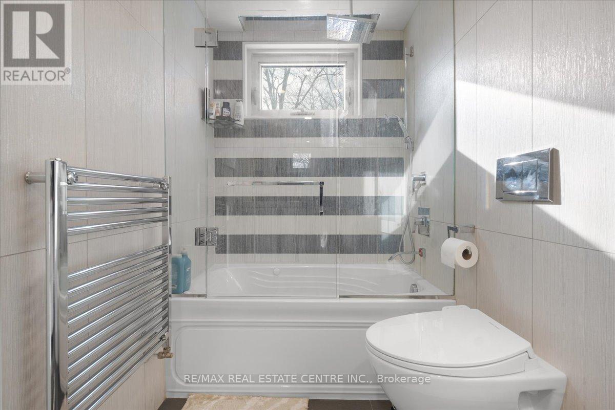 64 Aviemore Drive, Toronto, Ontario  M9L 2L7 - Photo 37 - W12829678