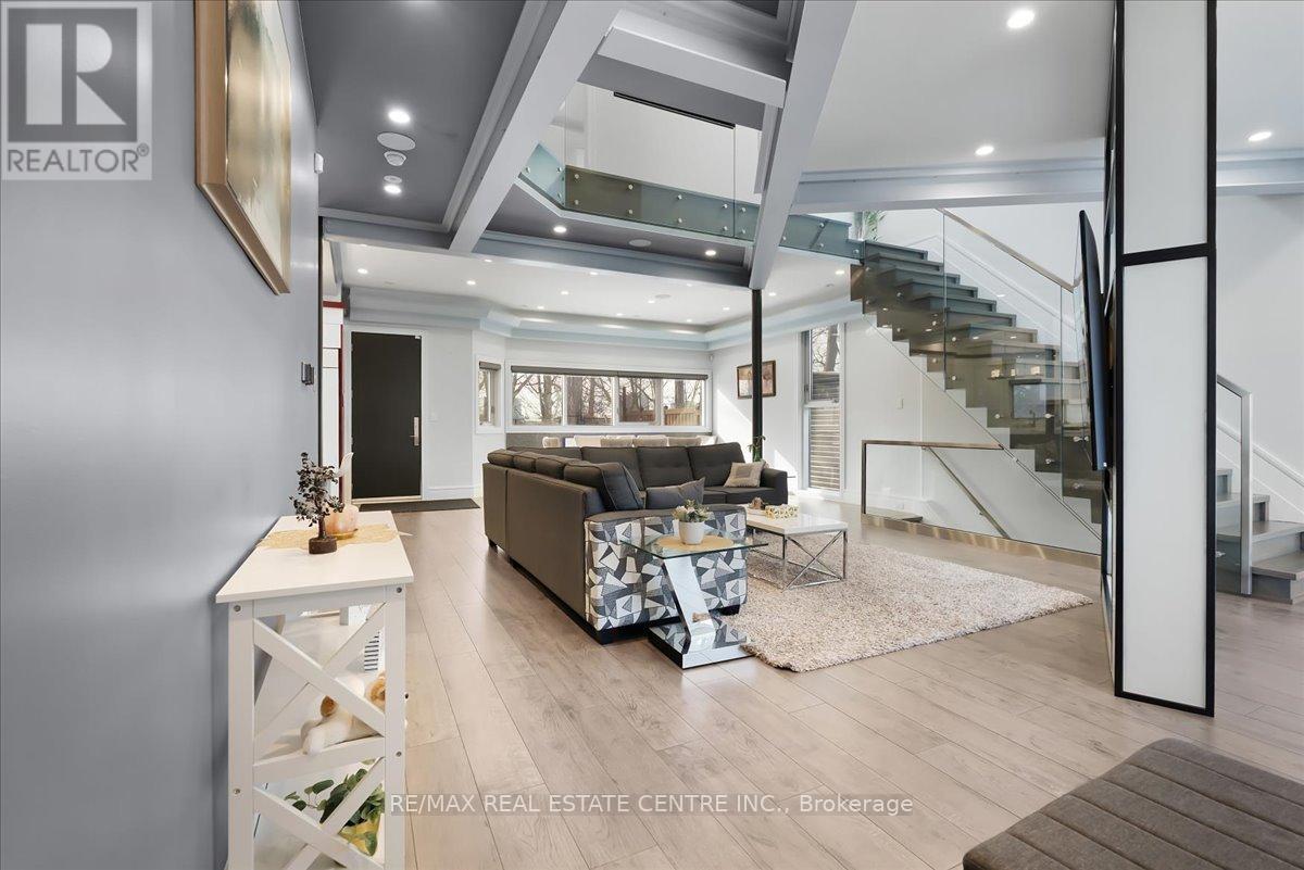 64 Aviemore Drive, Toronto, Ontario  M9L 2L7 - Photo 6 - W12829678