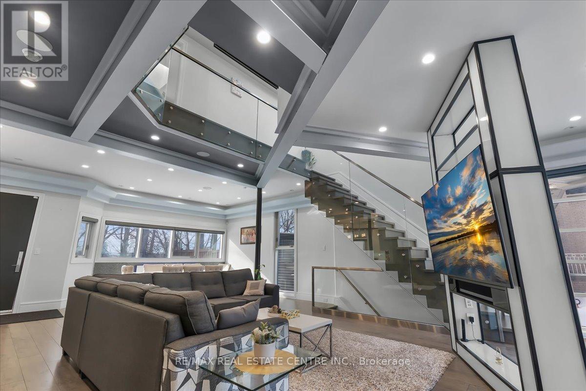 64 Aviemore Drive, Toronto, Ontario  M9L 2L7 - Photo 8 - W12829678