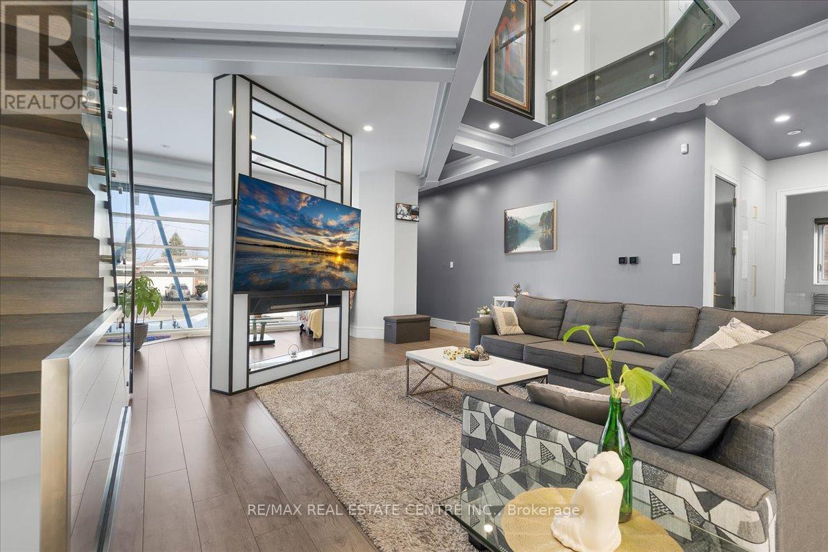 64 Aviemore Drive, Toronto, Ontario  M9L 2L7 - Photo 9 - W12829678