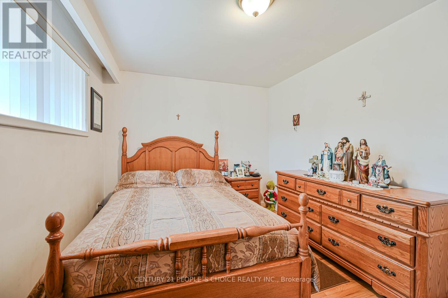 196 Taysham Crescent, Toronto, Ontario  M9V 1X7 - Photo 22 - W12825226