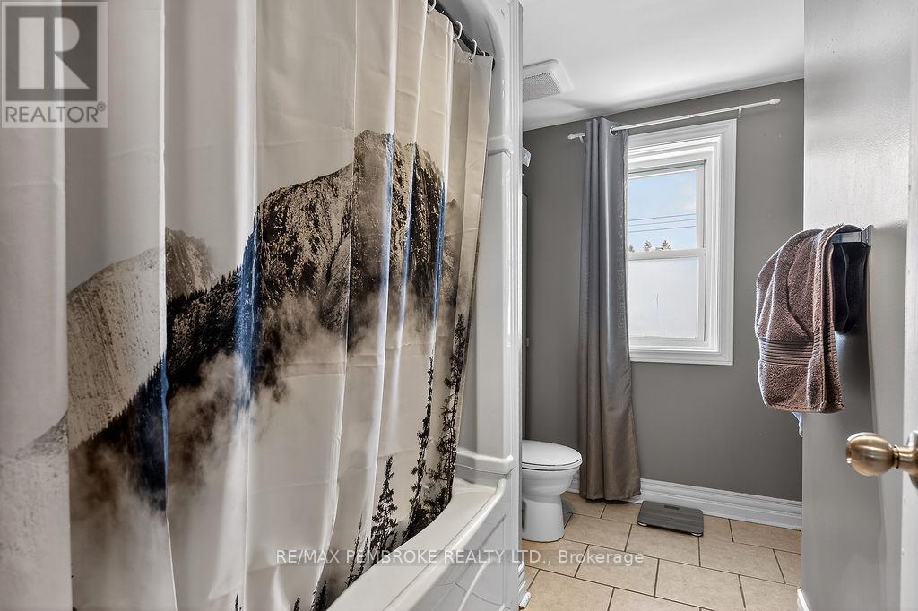 241 Forced Road, Pembroke, Ontario  K8A 5J3 - Photo 18 - X12829746