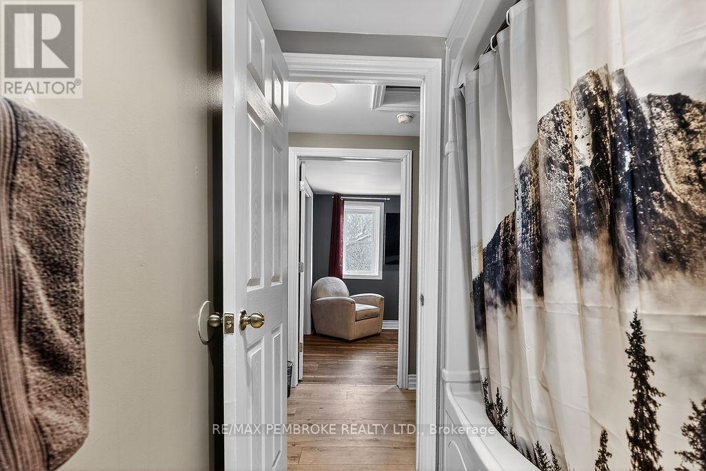 241 Forced Road, Pembroke, Ontario  K8A 5J3 - Photo 19 - X12829746