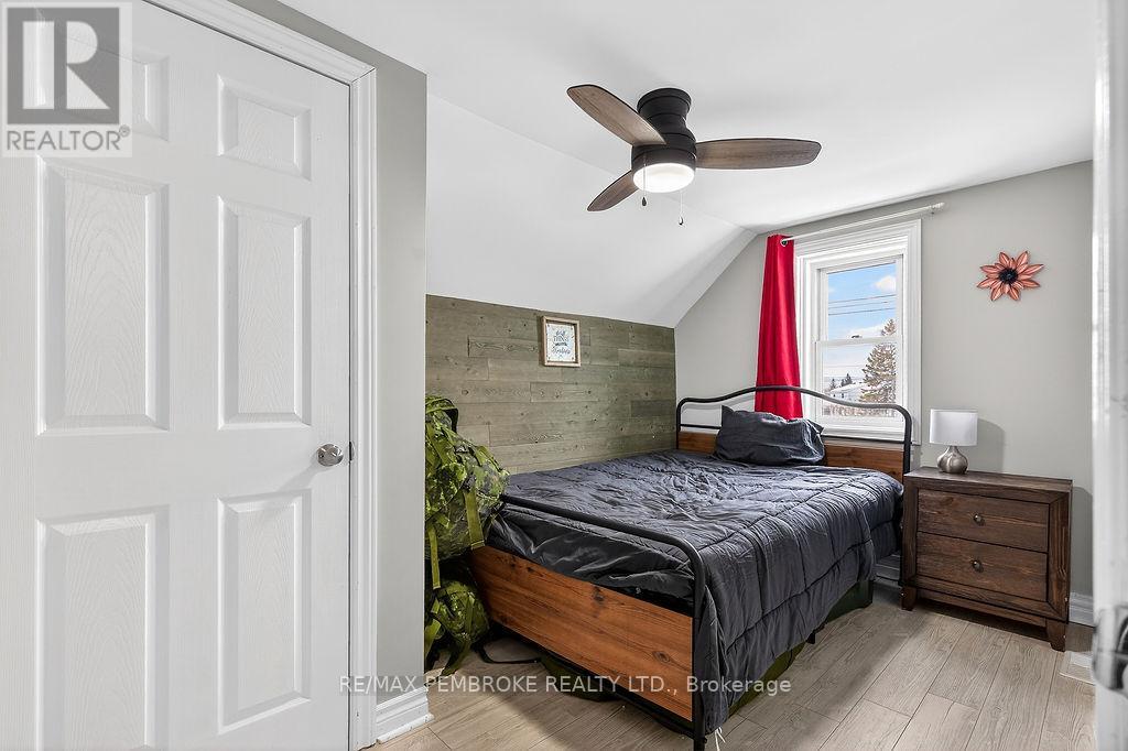 241 Forced Road, Pembroke, Ontario  K8A 5J3 - Photo 20 - X12829746