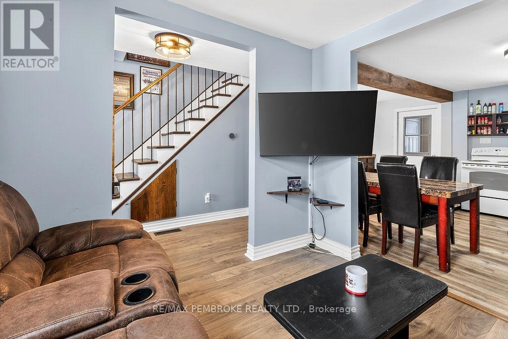 241 Forced Road, Pembroke, Ontario  K8A 5J3 - Photo 6 - X12829746