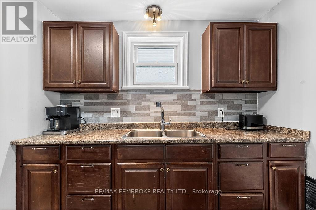 241 Forced Road, Pembroke, Ontario  K8A 5J3 - Photo 8 - X12829746