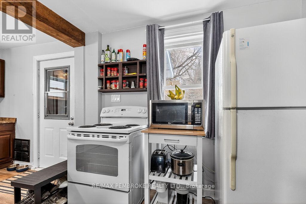 241 Forced Road, Pembroke, Ontario  K8A 5J3 - Photo 9 - X12829746