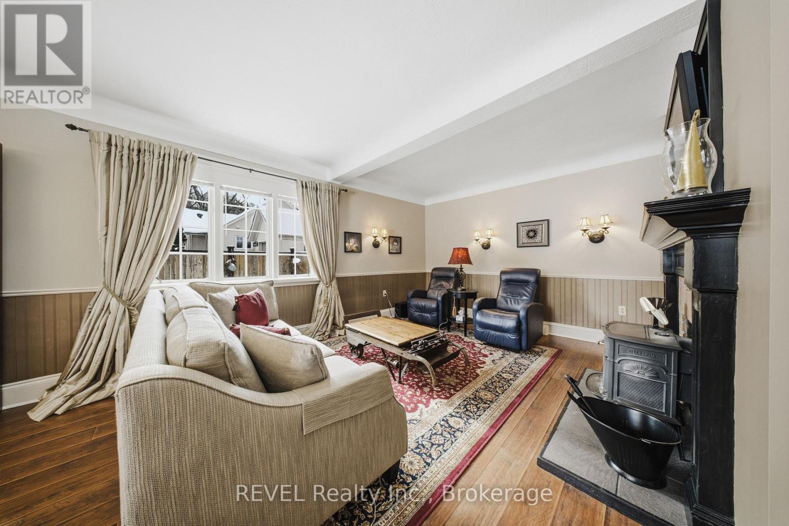 14382 Niagara Parkway, Niagara-On-The-Lake, Ontario  L0S 1J0 - Photo 11 - X12829744