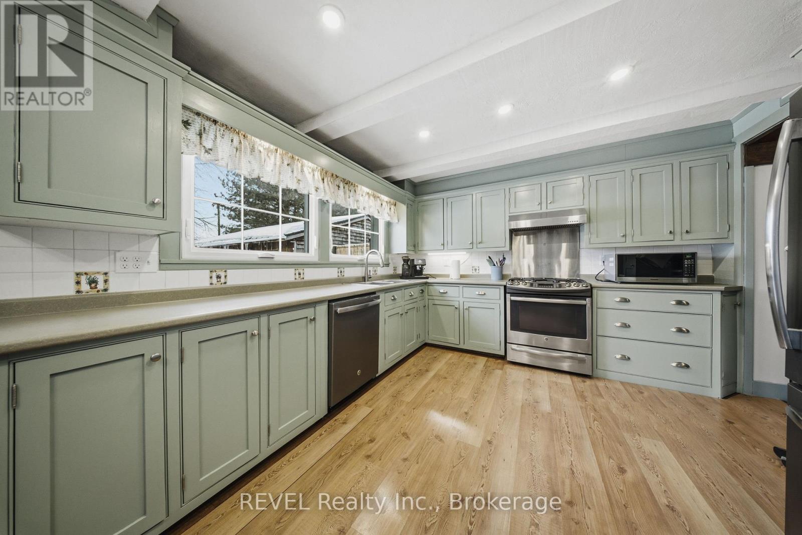 14382 Niagara Parkway, Niagara-On-The-Lake, Ontario  L0S 1J0 - Photo 15 - X12829744