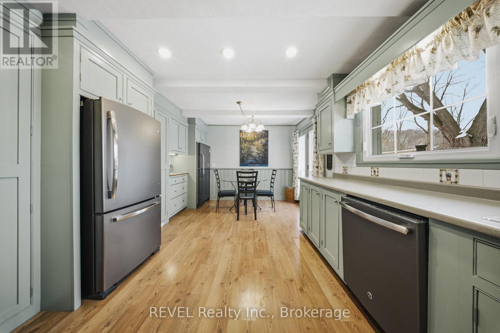 14382 Niagara Parkway, Niagara-On-The-Lake, Ontario  L0S 1J0 - Photo 16 - X12829744