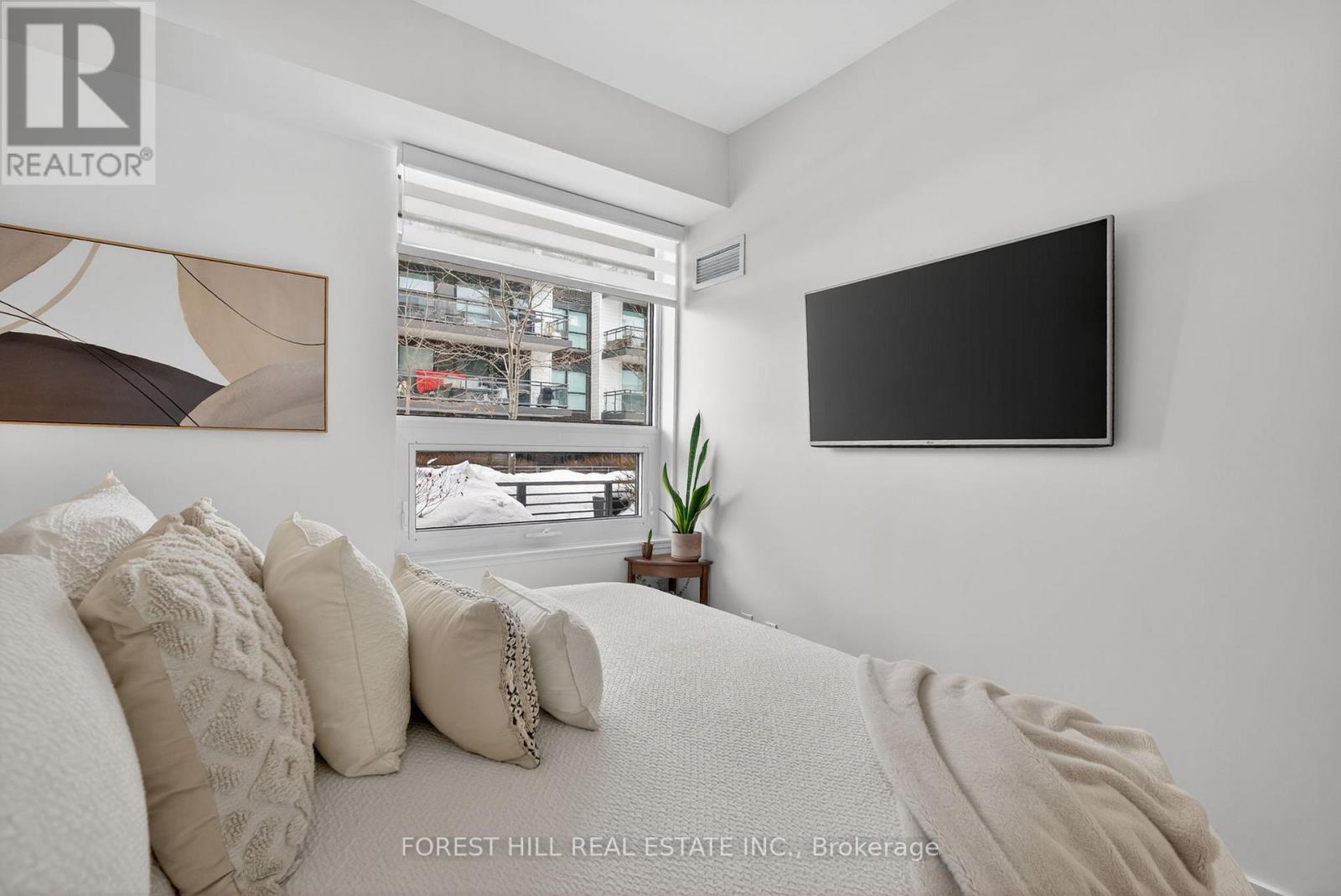 C113 - 301 Sea Ray Avenue, Innisfil, Ontario  L9S 2P7 - Photo 2 - N12829760