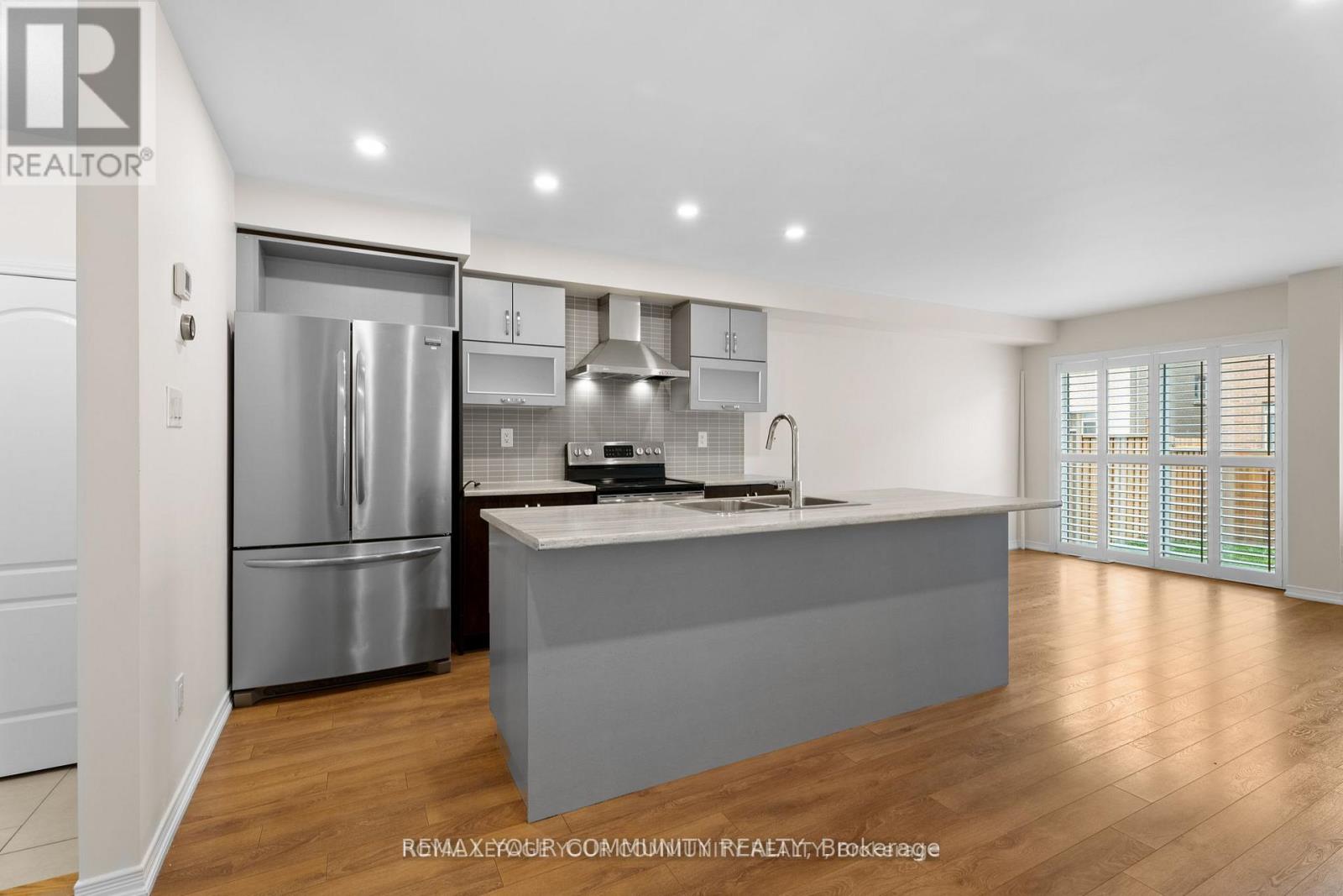 60 Golden Springs Drive, Brampton (Northwest Brampton), Ontario  L7A 4N6 - Photo 8 - W12829754