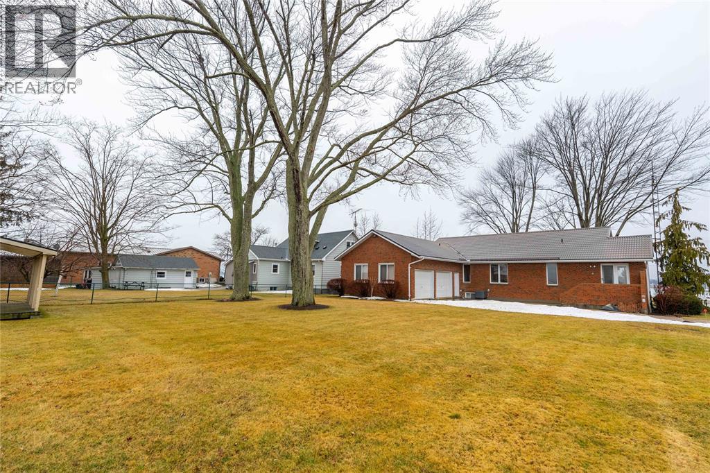 3306 St Clair Parkway, Sombra, Ontario  N0P 2H0 - Photo 5 - 26004162