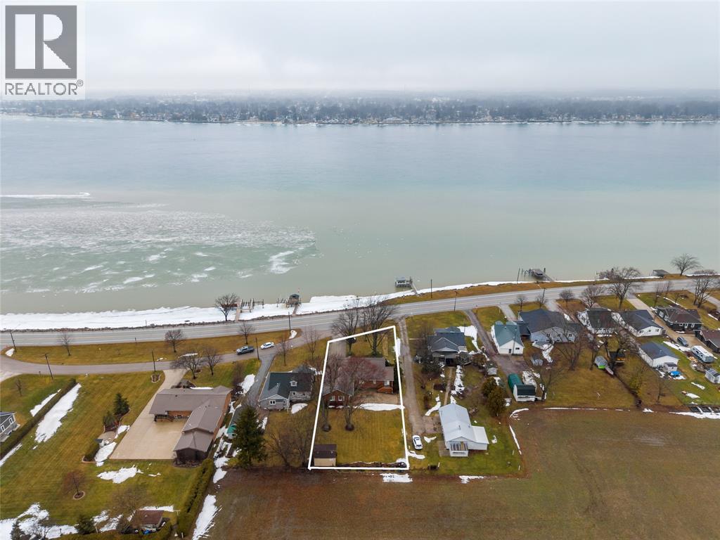 3306 St Clair Parkway, Sombra, Ontario  N0P 2H0 - Photo 2 - 26004162