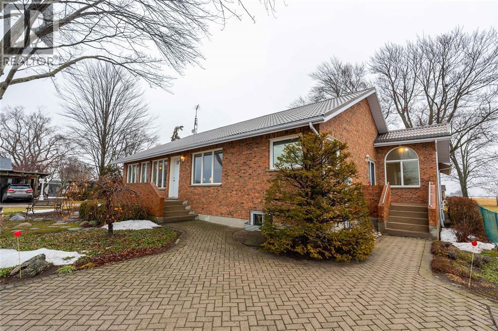 3306 St Clair Parkway, Sombra, Ontario  N0P 2H0 - Photo 4 - 26004162