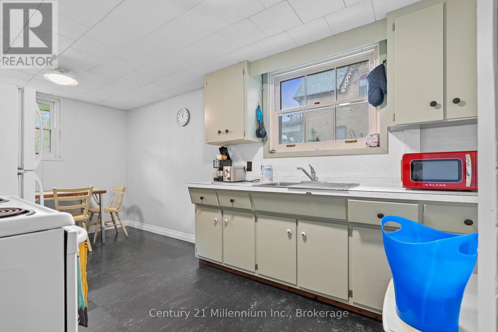 698 Gustavus Street, Saugeen Shores, Ontario  N0H 2C0 - Photo 39 - X12829830