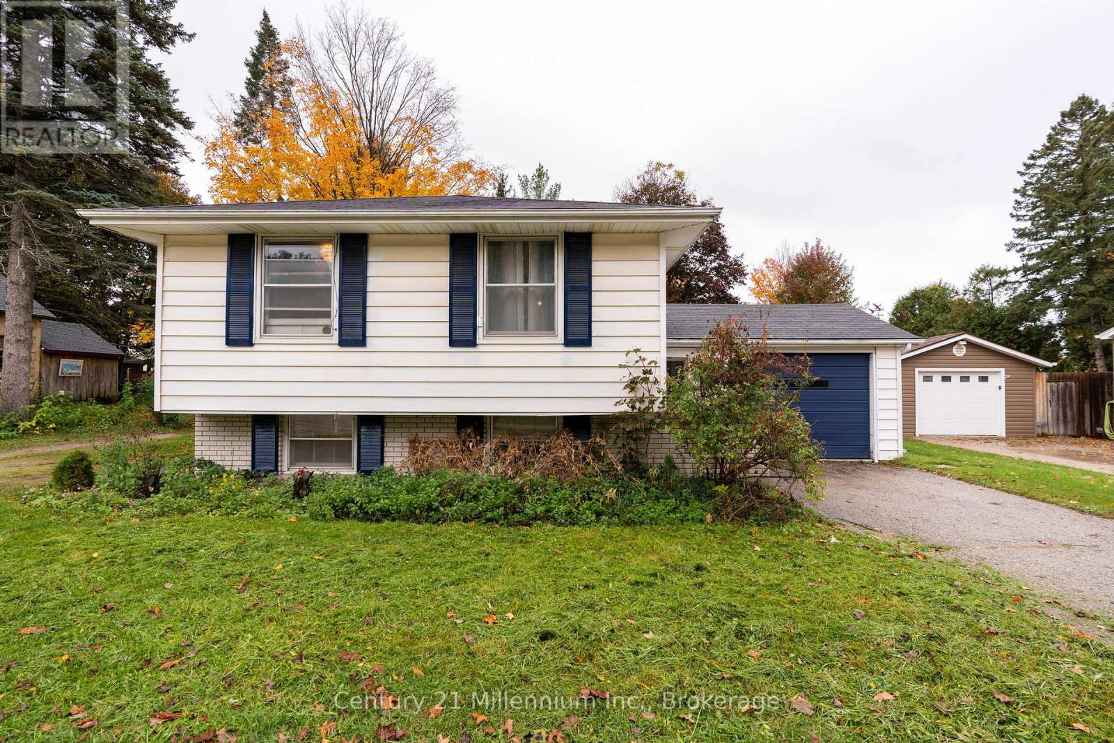 698 Gustavus Street, Saugeen Shores, Ontario  N0H 2C0 - Photo 4 - X12829830