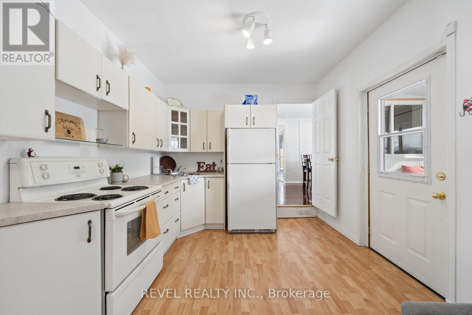 284 Victoria Avenue N, Kawartha Lakes (Lindsay), Ontario  K9V 6A8 - Photo 34 - X12829796