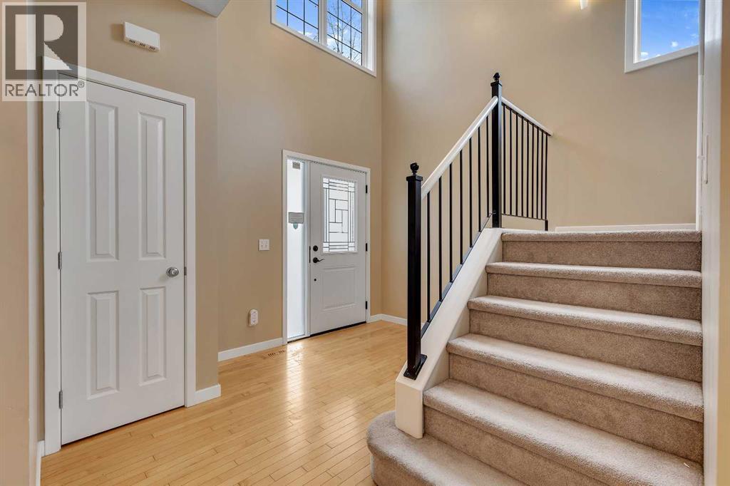 119 Valley Stream Circle Nw, Calgary, Alberta T3B 5W2 - Photo 3 - A2277760