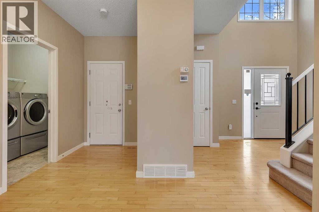 119 Valley Stream Circle Nw, Calgary, Alberta T3B 5W2 - Photo 4 - A2277760