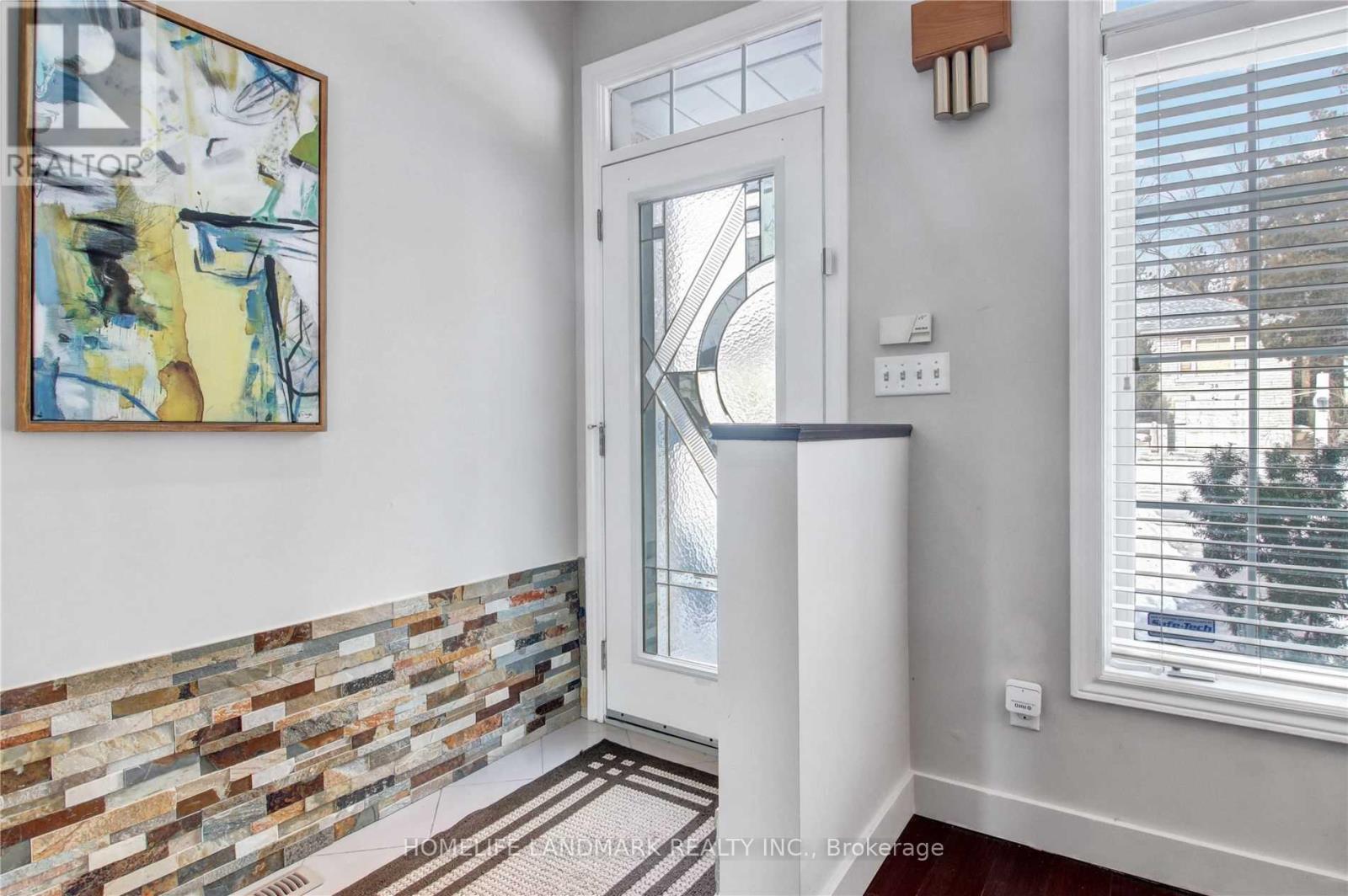 25 Hounslow Avenue, Toronto (Willowdale West), Ontario  M2N 2A9 - Photo 2 - C12829792