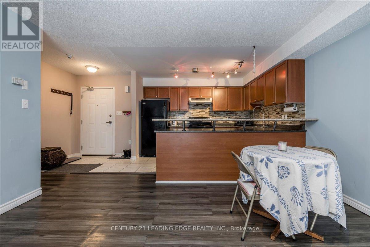 20 - 43 Coulter Street, Barrie, Ontario  L4N 6L9 - Photo 2 - S12829808