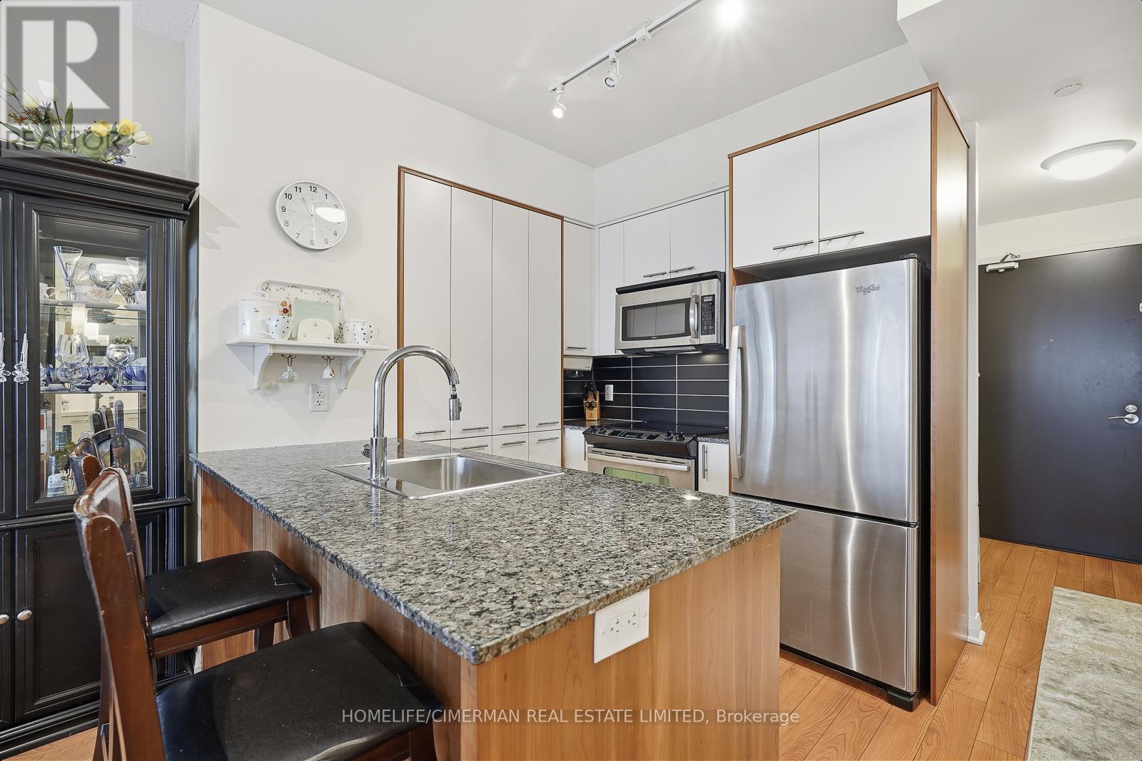 2006 - 1 Valhalla Inn Road, Toronto, Ontario  M9B 1S9 - Photo 11 - W12694834