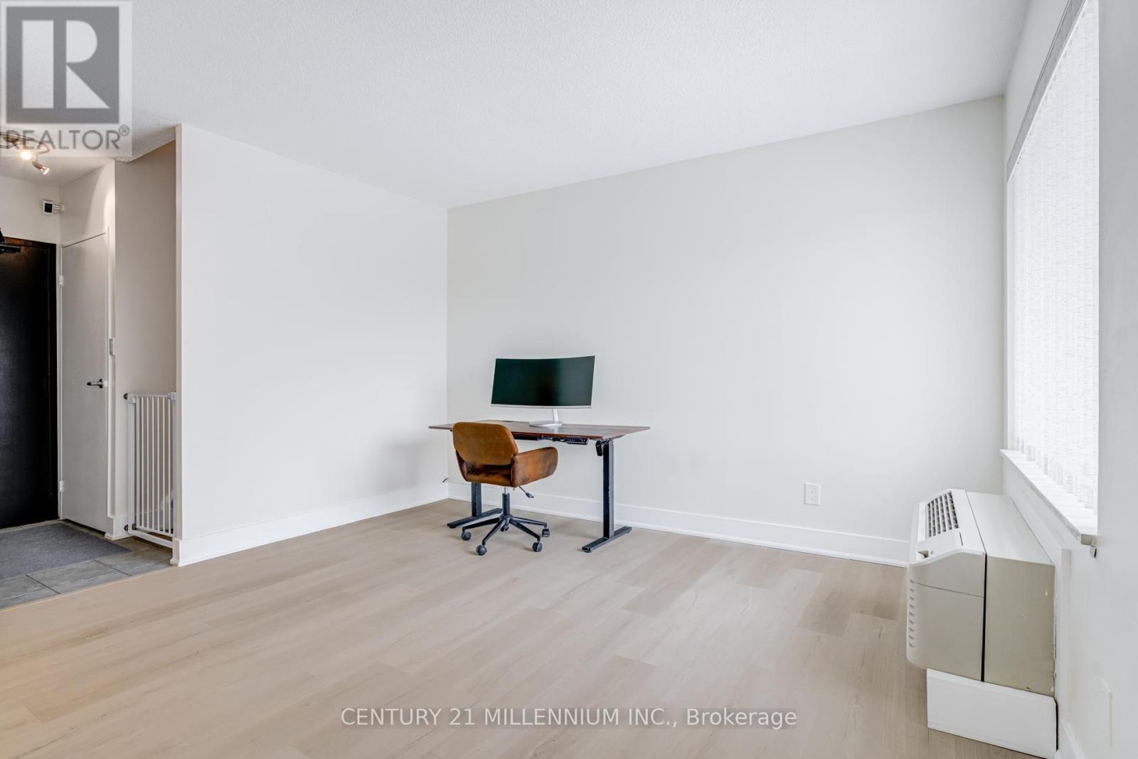 617 - 1000 Cedarglen Gate, Mississauga, Ontario  L5C 3Z5 - Photo 5 - W12829800