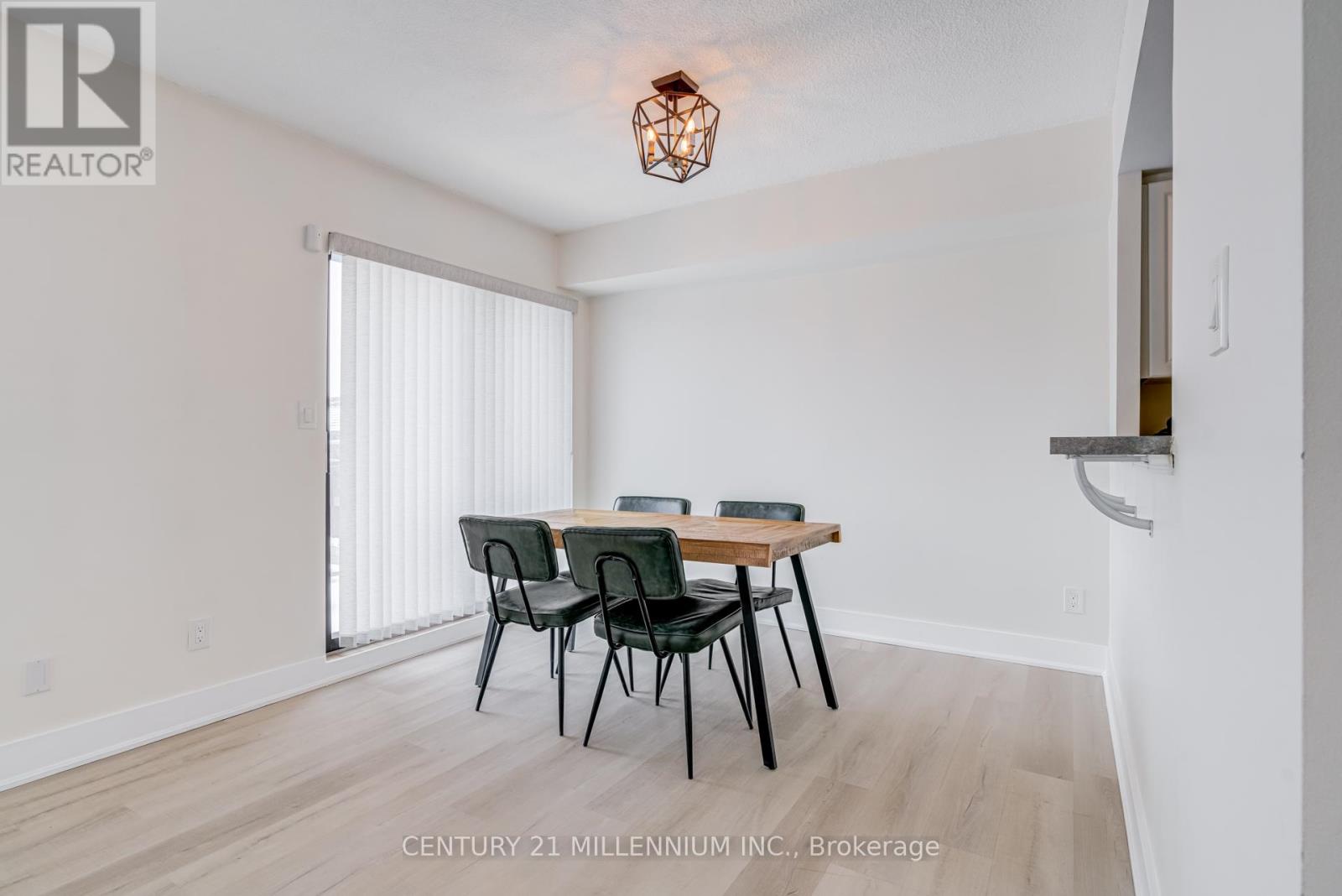 617 - 1000 Cedarglen Gate, Mississauga, Ontario  L5C 3Z5 - Photo 8 - W12829800