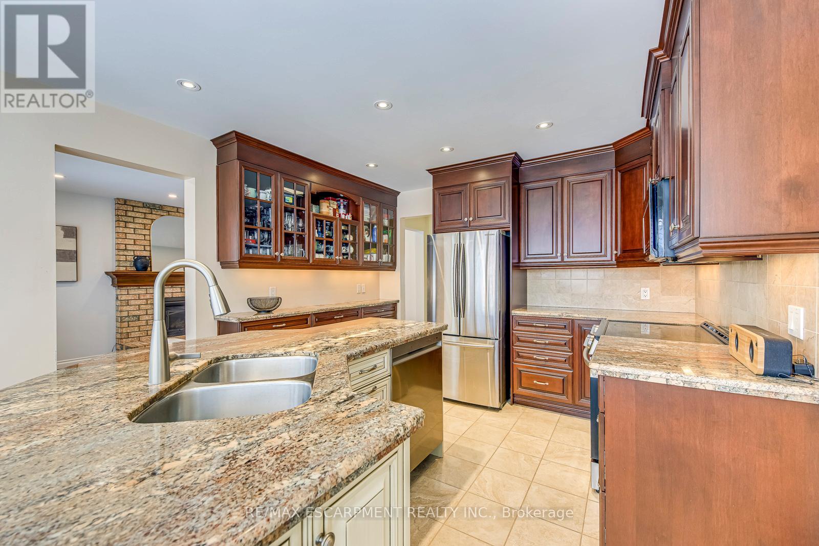 2223 Vista Drive, Burlington, Ontario  L7M 3N5 - Photo 15 - W12829810