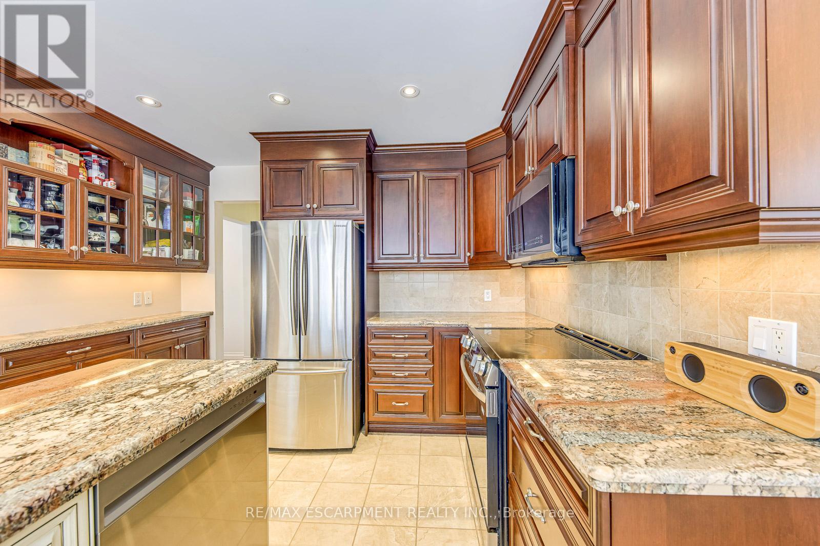 2223 Vista Drive, Burlington, Ontario  L7M 3N5 - Photo 16 - W12829810