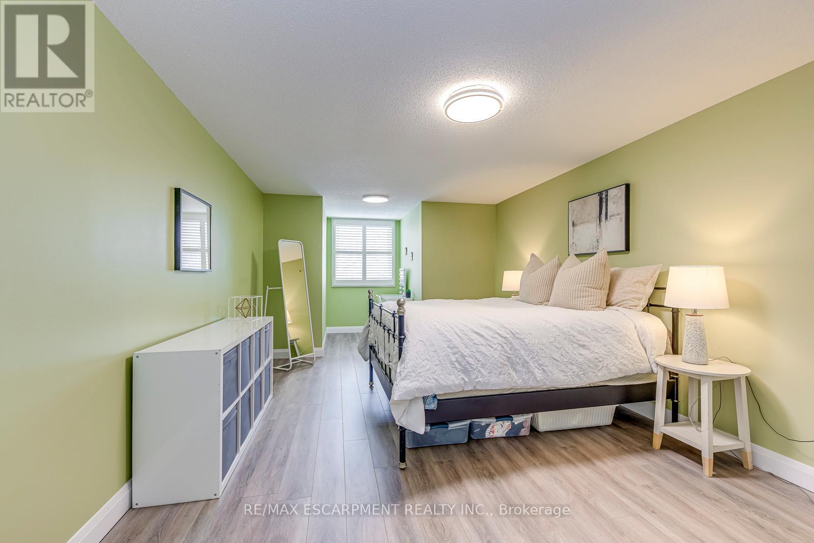 2223 Vista Drive, Burlington, Ontario  L7M 3N5 - Photo 28 - W12829810