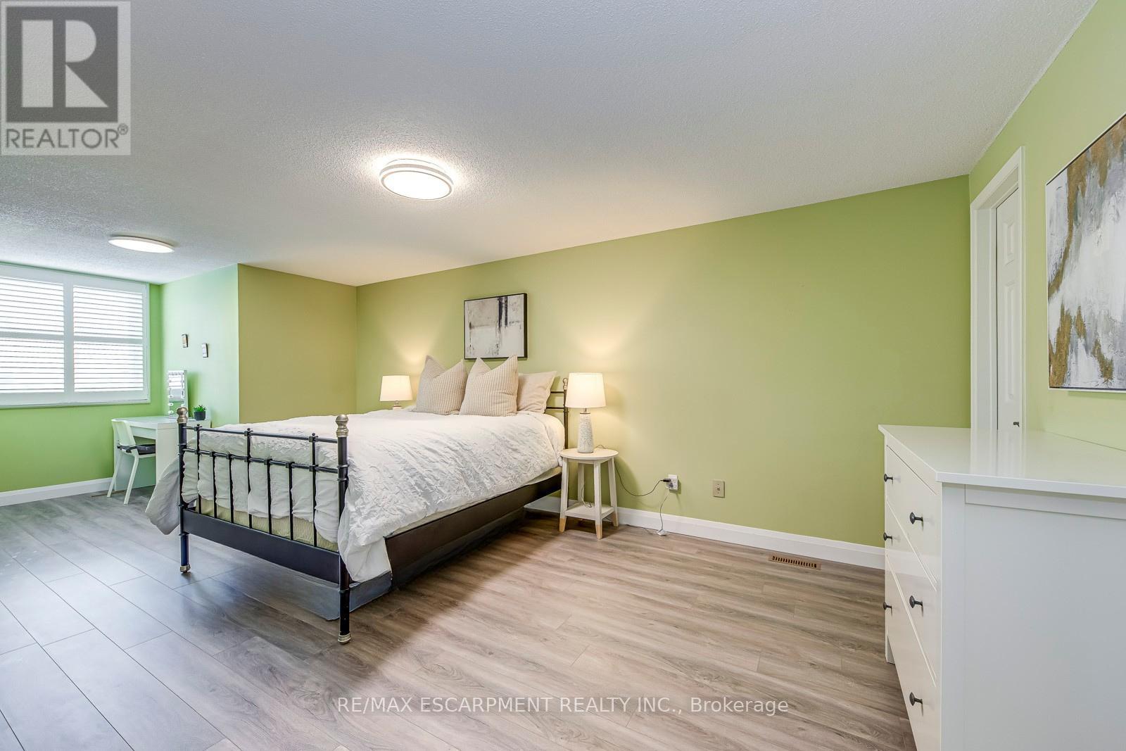 2223 Vista Drive, Burlington, Ontario  L7M 3N5 - Photo 29 - W12829810