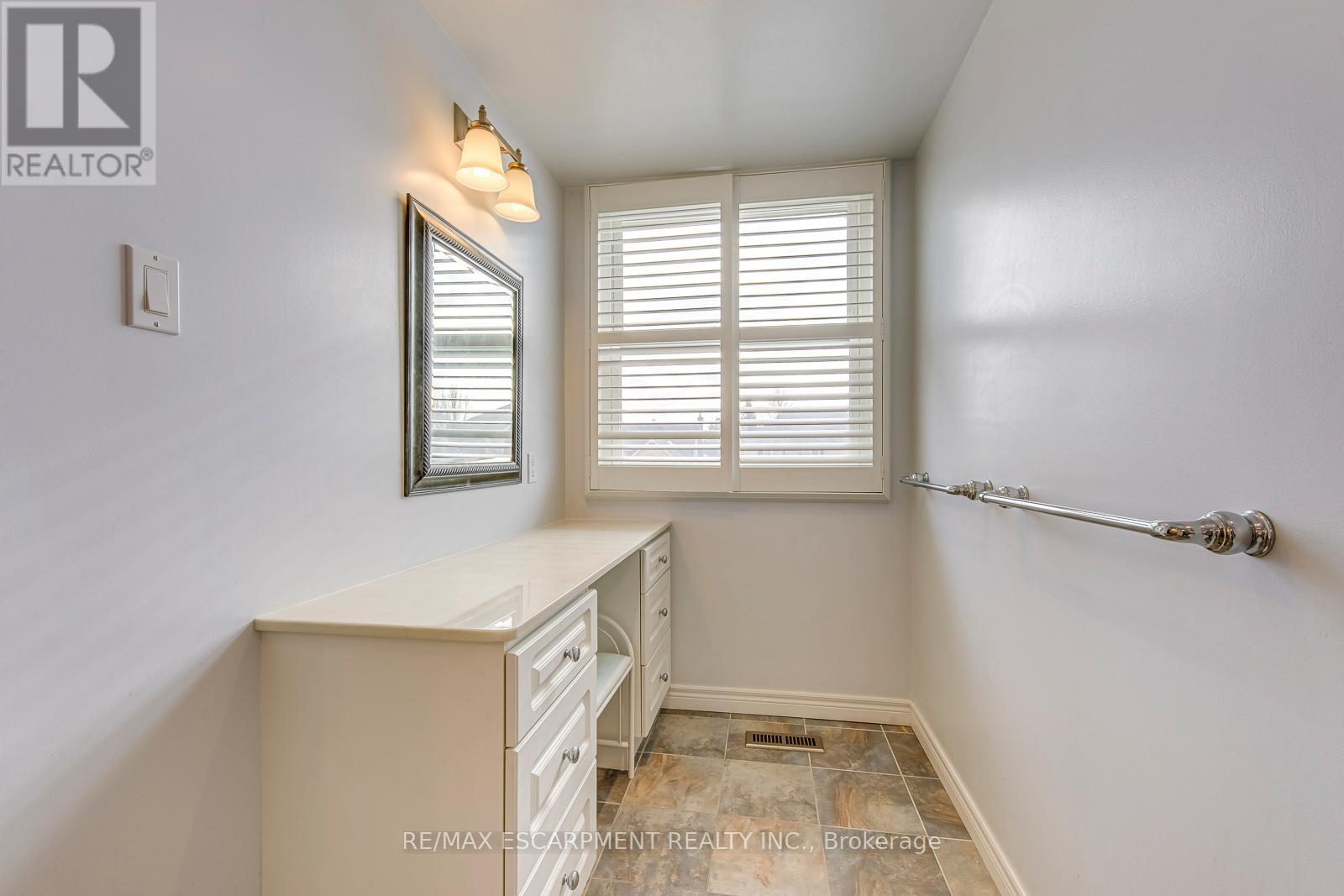 2223 Vista Drive, Burlington, Ontario  L7M 3N5 - Photo 36 - W12829810