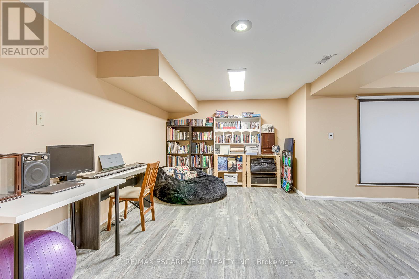 2223 Vista Drive, Burlington, Ontario  L7M 3N5 - Photo 40 - W12829810