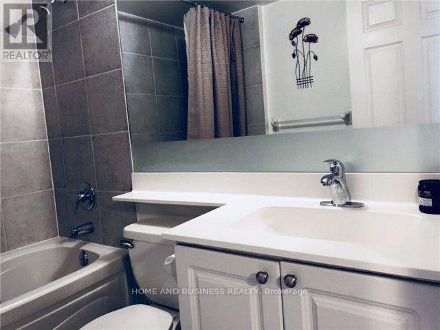 907 - 310 Burnhamthorpe Road, Mississauga (City Centre), Ontario  L5B 4P9 - Photo 3 - W12829842