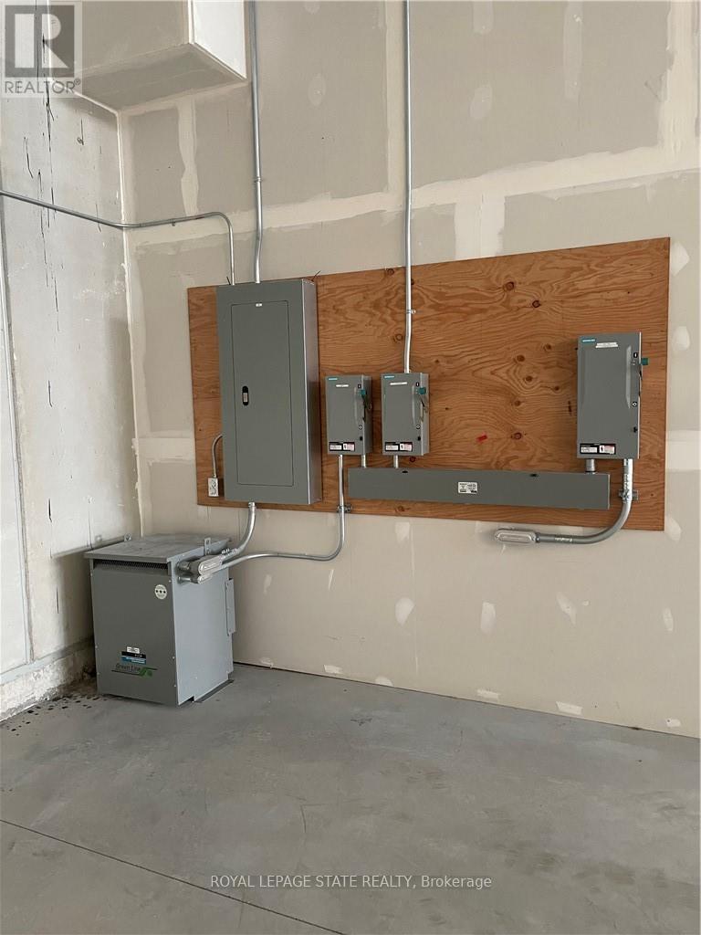 1 - 24 Ditton Drive, Hamilton, Ontario  L8W 0A9 - Photo 4 - X12829846