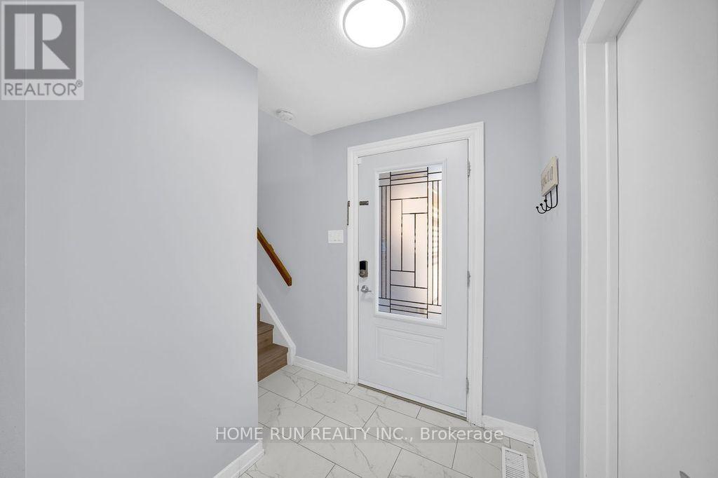 47 Coolspring Crescent, Ottawa, Ontario  K2E 7M9 - Photo 4 - X12829888