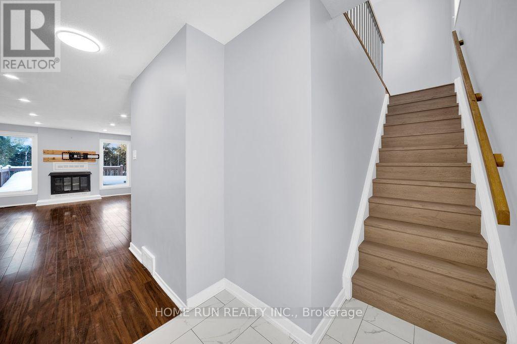 47 Coolspring Crescent, Ottawa, Ontario  K2E 7M9 - Photo 5 - X12829888