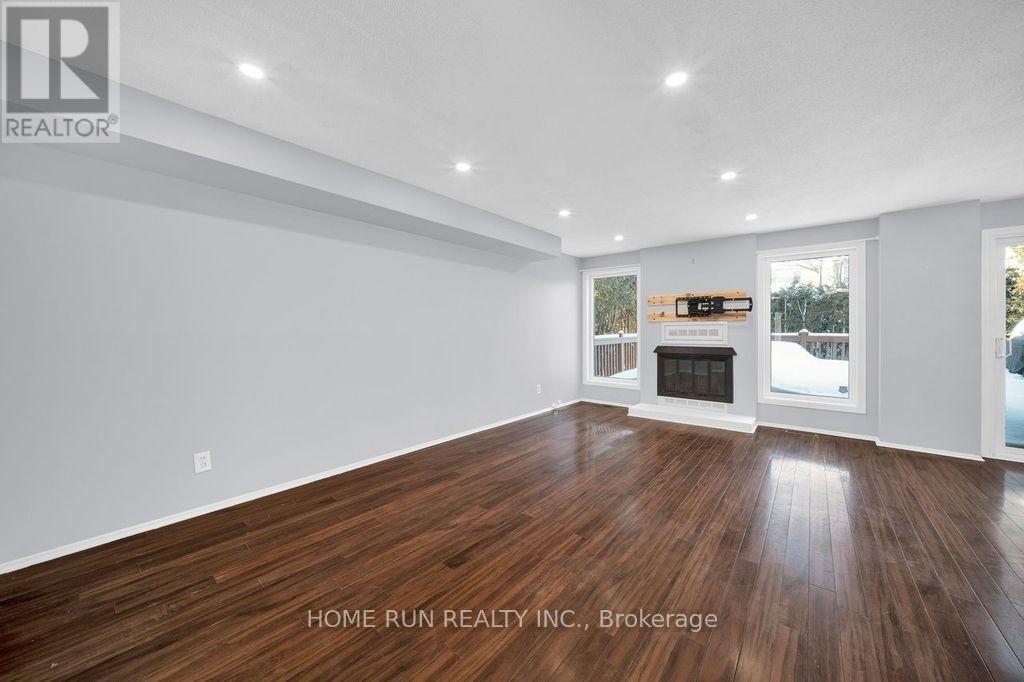 47 Coolspring Crescent, Ottawa, Ontario  K2E 7M9 - Photo 8 - X12829888