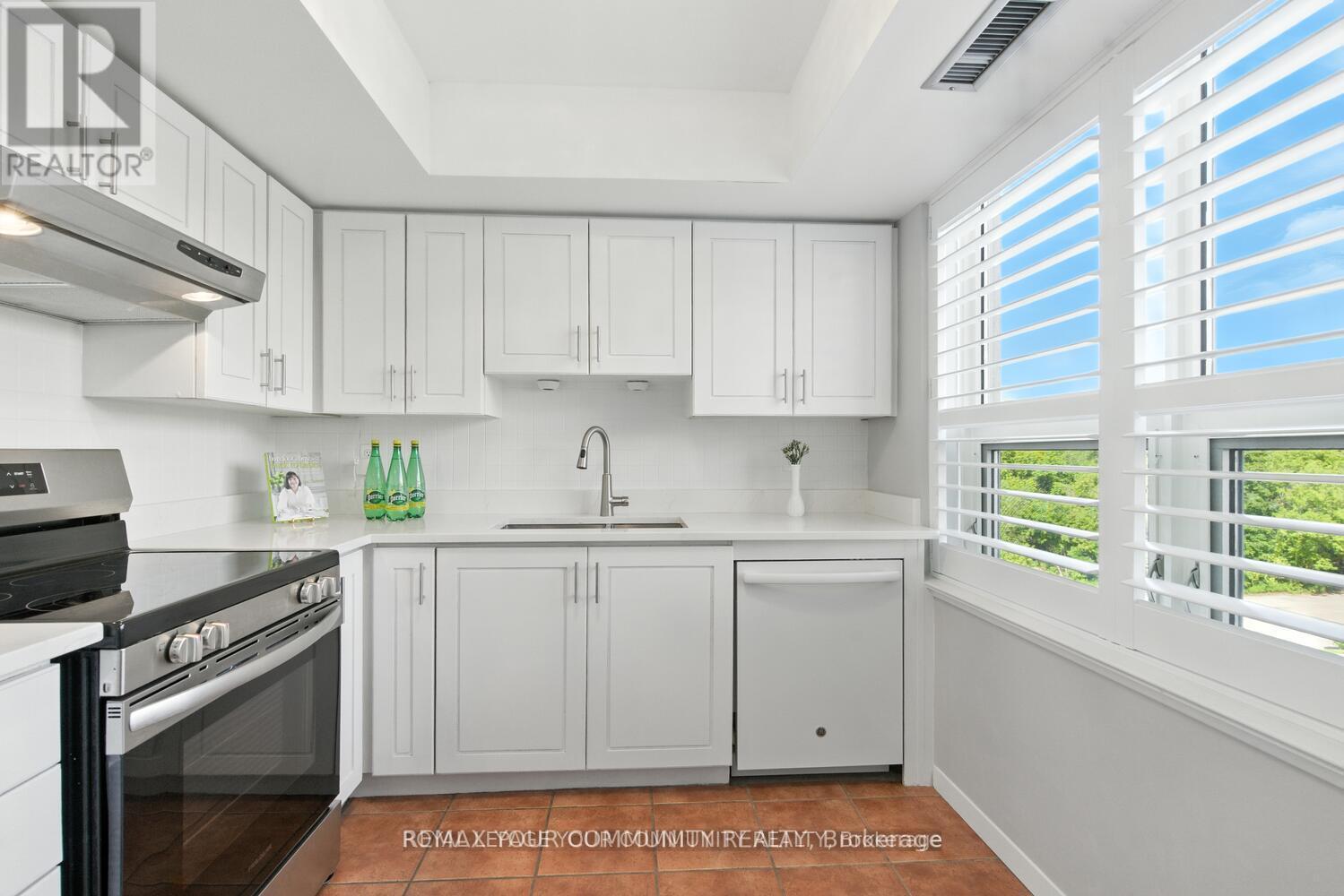 305 - 14924 Yonge Street, Aurora, Ontario  L4G 6H7 - Photo 6 - N12829890