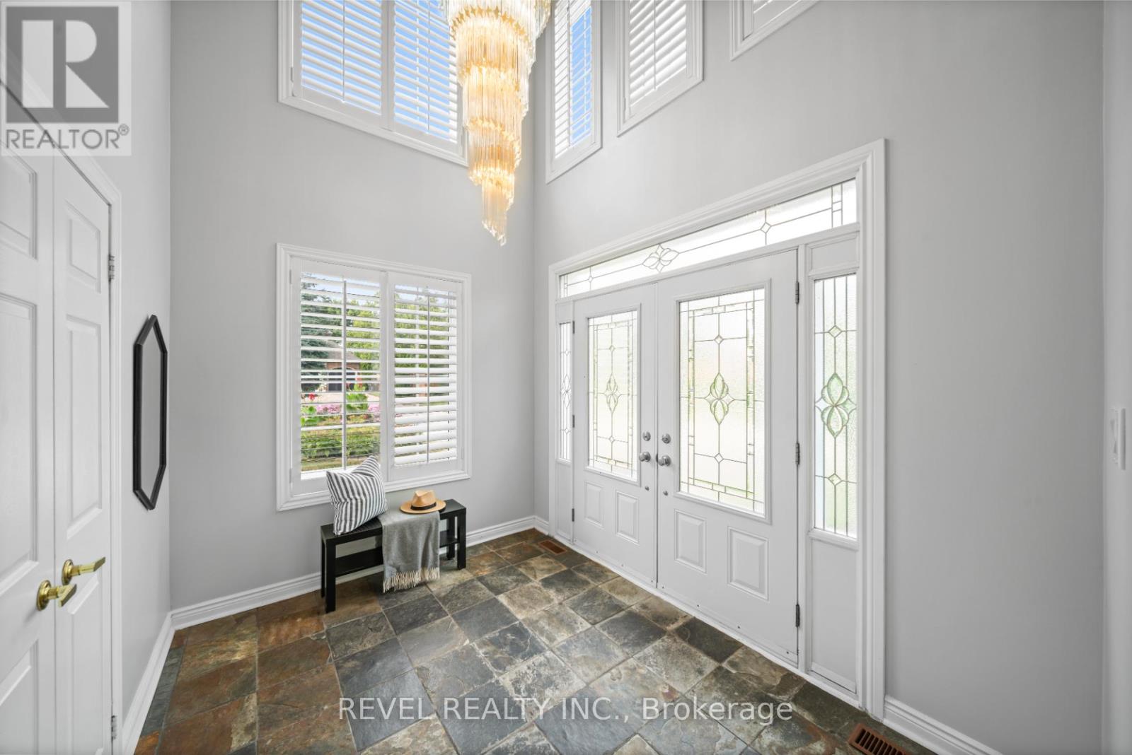 3723 Trelawny Circle, Mississauga, Ontario  L5N 5J7 - Photo 2 - W12829904