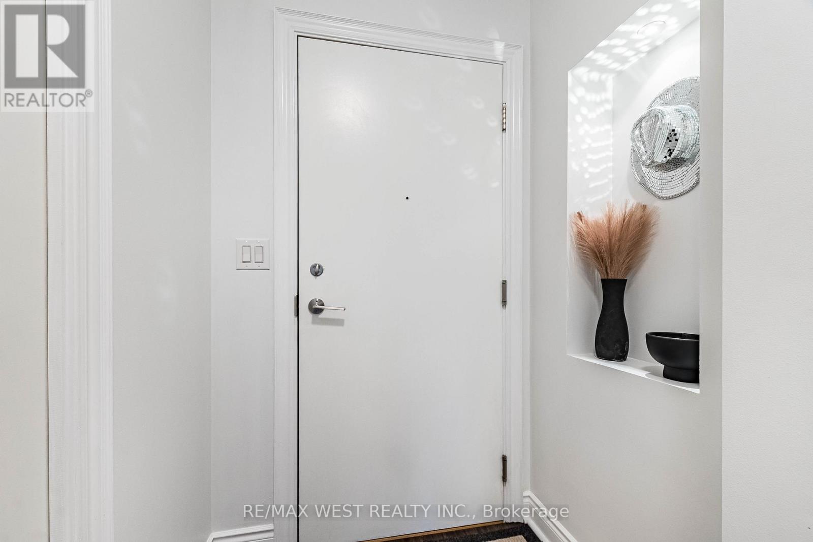 217 - 16 Brookers Lane, Toronto, Ontario  M8V 0A5 - Photo 7 - W12829908