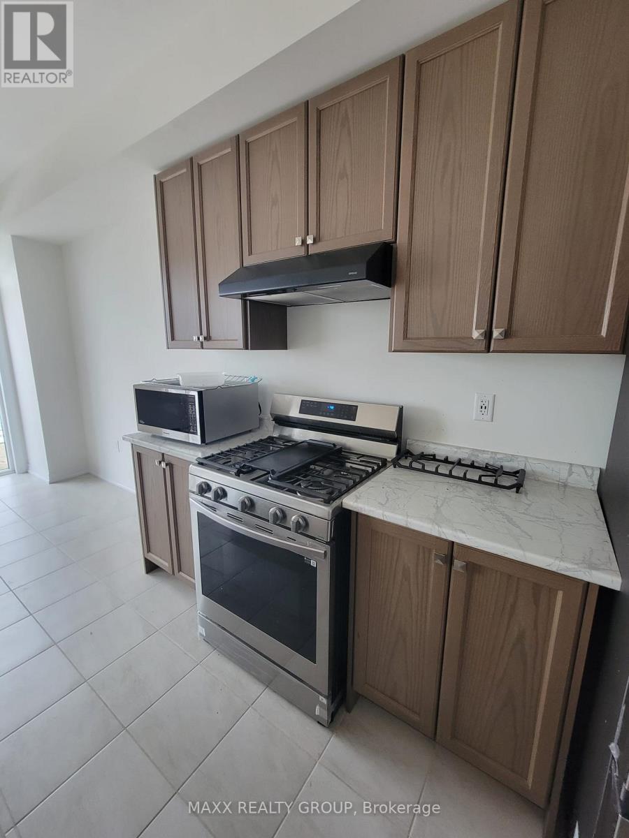 111 Brighton Lane, Thorold, Ontario  L2V 0P3 - Photo 3 - X12829902