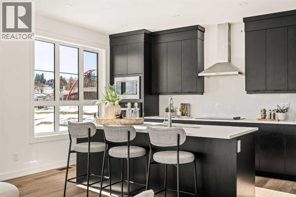 705 Sovereign Common Sw, Calgary, Alberta  T3C 3Y3 - Photo 3 - A2289420