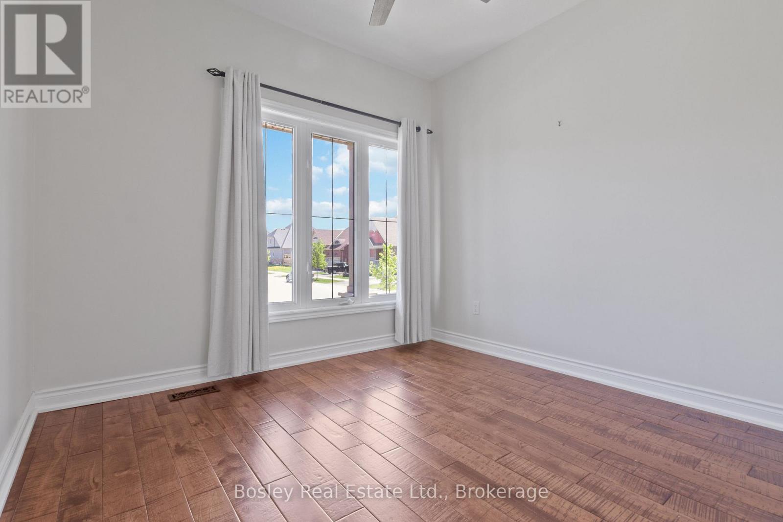 Upper - 13 Cooper Street, Collingwood, Ontario  L9Y 0W8 - Photo 10 - S12829988