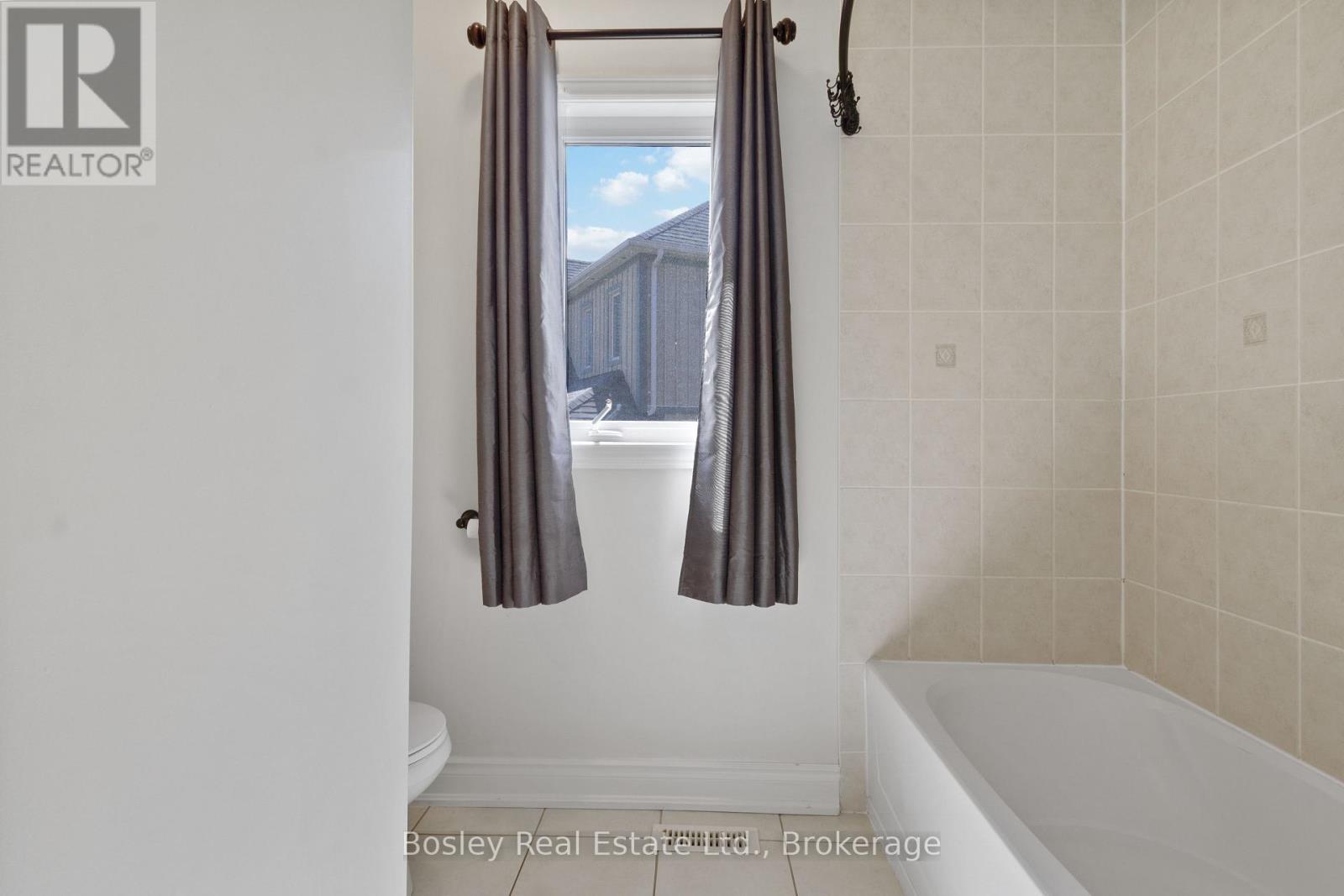 Upper - 13 Cooper Street, Collingwood, Ontario  L9Y 0W8 - Photo 13 - S12829988